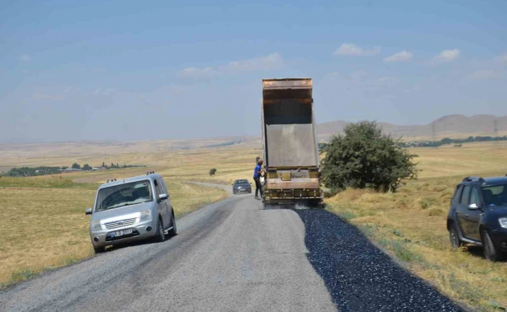 Uzgörür’de asfalt ve altyapı çalışmaları sürüyor 