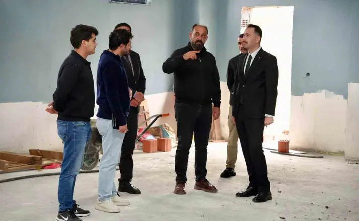 Üzümlü’de yapımı devam eden güreş salonunda inceleme
