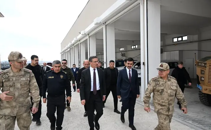 Vali Aydın Baruş’tan Karayazı’ya çıkartma: Çalışmaları yerinde inceledi
