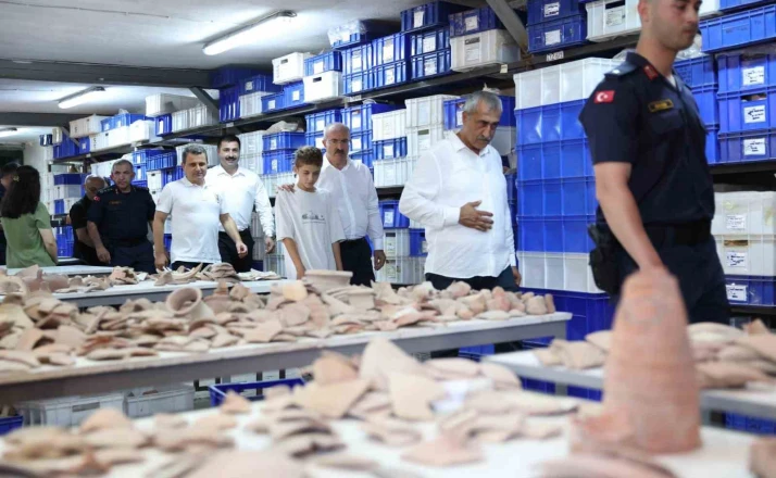 Vali Toraman, Apollon Smintheion ve Assos Antik kentinde incelemelerde bulundu 