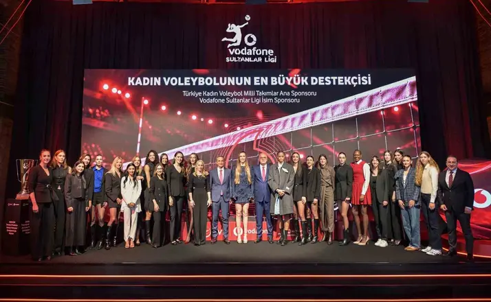 Vodafone, Türk kadın voleyboluna desteğini 3 yıl daha sürdürecek

