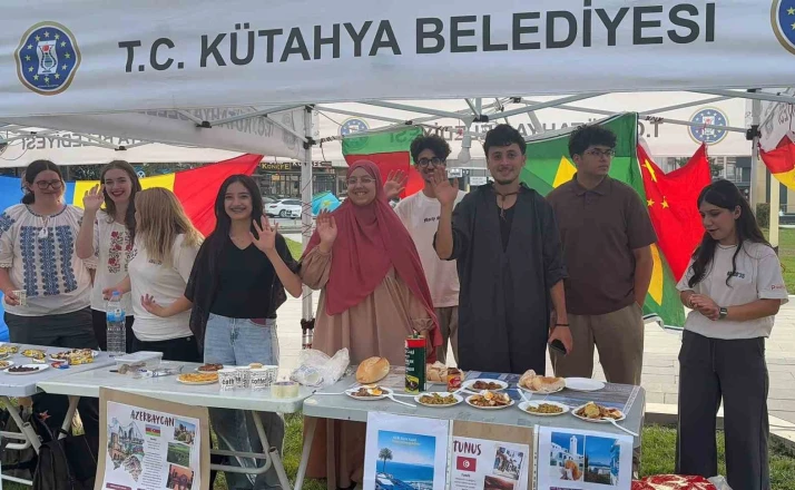 Yabancı öğrenciler yemekler üzerinden ülkelerini anlattı 