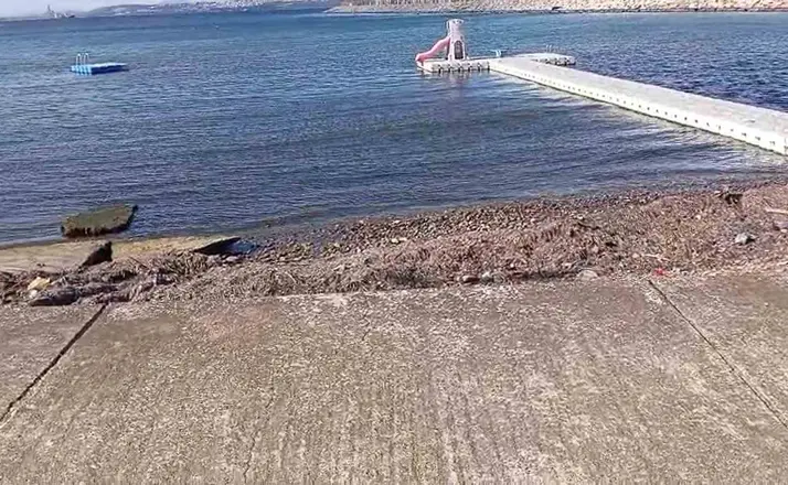 Yalova’da kırmızı renkli su denize döküldü
