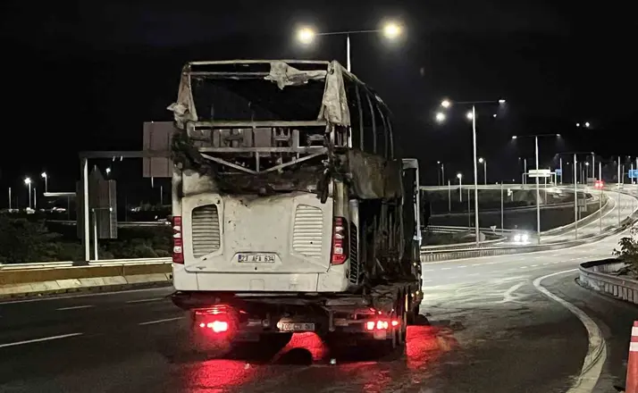Yanan otobüste hayatını kaybedenlerin cesetleri Adli Tıp Kurumu’na kaldırıldı
