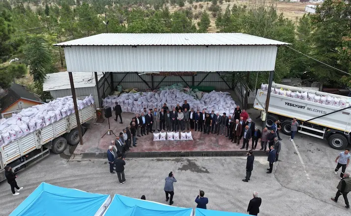 Yeşilyurt Belediyesi’nden üreticilere 60 ton arpa desteği
