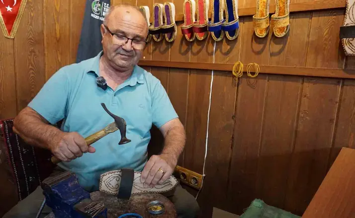 Yılların takunya ustası plastiğe direniyor
