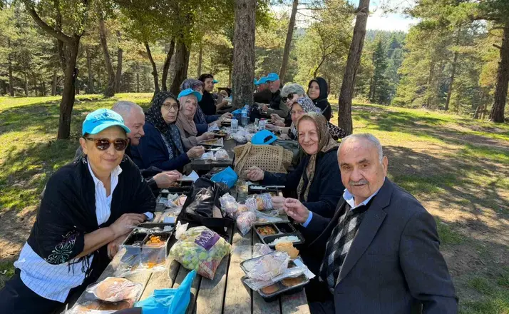 Yılların yorgunluğunu Karagöl’ün eşsiz doğasında attılar
