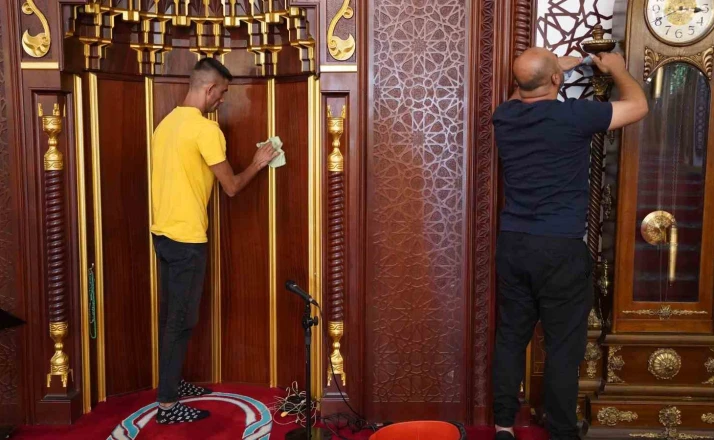 Yunusemre’de ibadethanelerde kapsamlı temizlik çalışması 
