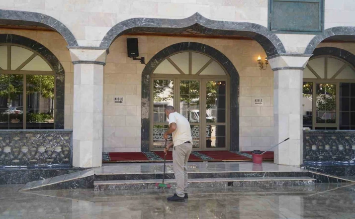 Yunusemre’de ibadethanelerde kapsamlı temizlik çalışması 