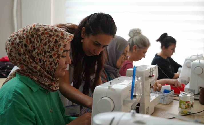 Yunusemre’de kadınlar dikiş kurslarıyla üretime katılıyor 