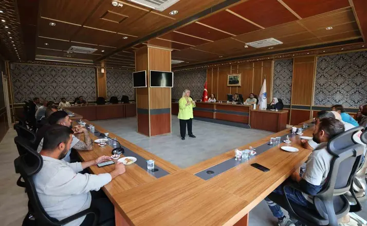 Yunusemre’de temizlik ekiplerine çevre bilinci eğitimi
