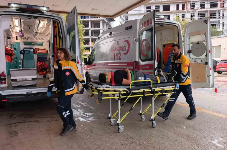 12 yaşındaki çocuk merdiven boşluğuna düştü

