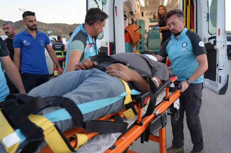 14 kişinin yaralandığı kazada minibüs sürücüsünün kural ihlali yaptığı değerlendirildi
