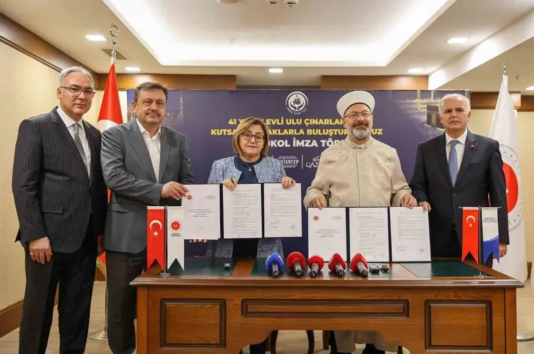 15 bin başvurunun yapıldığı Umre ziyareti projesinin ilk talihlileri belli oldu
