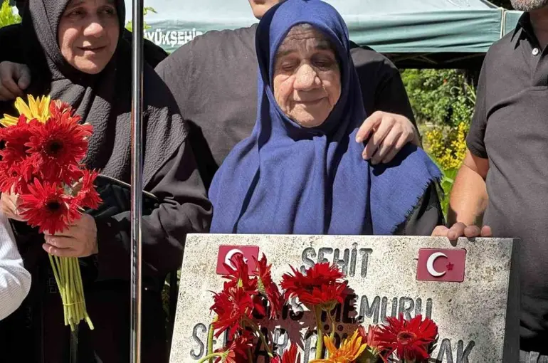 15 Temmuz şehidi, 10’uncu yıl dönümünde mezarı başında anıldı
