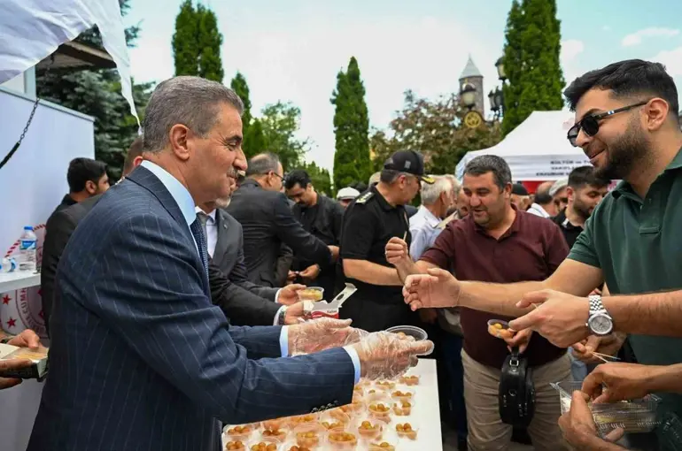 15 Temmuz Şehitleri Lalapaşa Camii’nde dualarla anıldı
