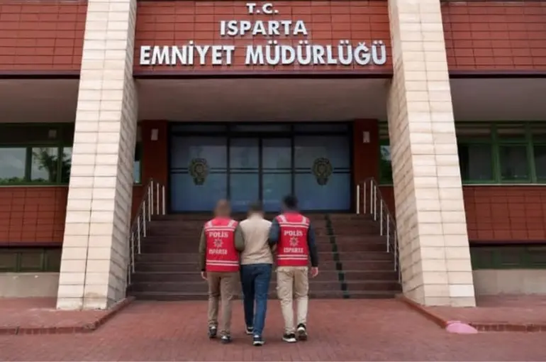 17 yıl 5 ay hapis cezası ile aranan şahıs Isparta’da yakalandı
