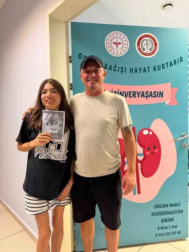 19 yaşındaki Selenay diyalizden kurtuldu
