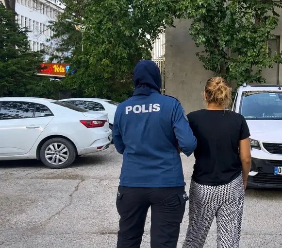 19 yıl 8 ay hapis cezasıyla aranan firari hükümlü gizli bölmede yakalandı
