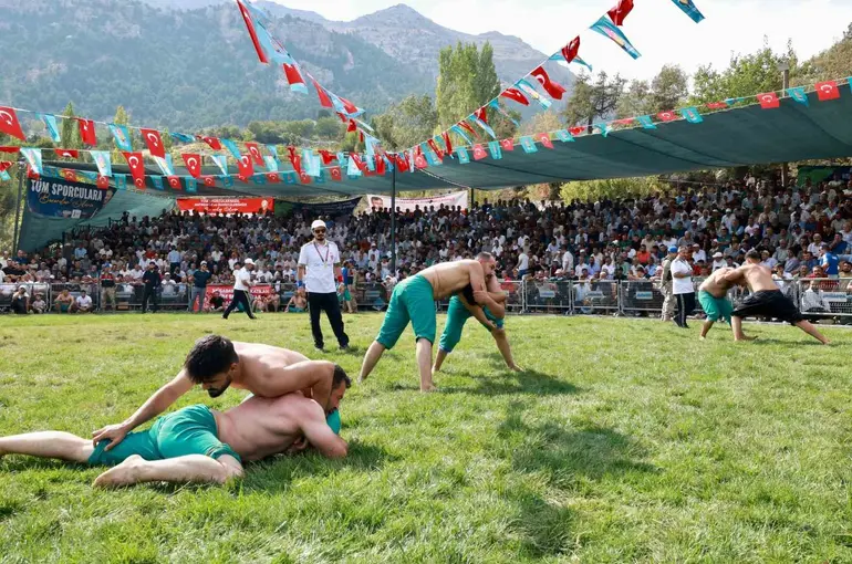 20 yıl sonra er meydanının başpehlivanları belli oldu
