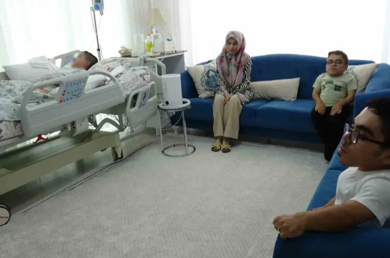 3 engelli çocuğuna bakan annenin yürek burkan mücadelesi
