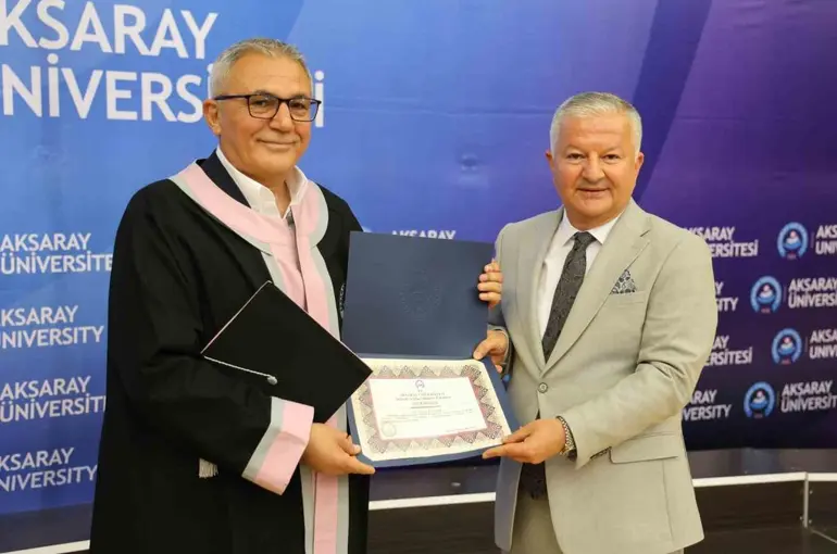 55 yaşında üniversite hayaline kavuştu, 59 yaşında mezun oldu
