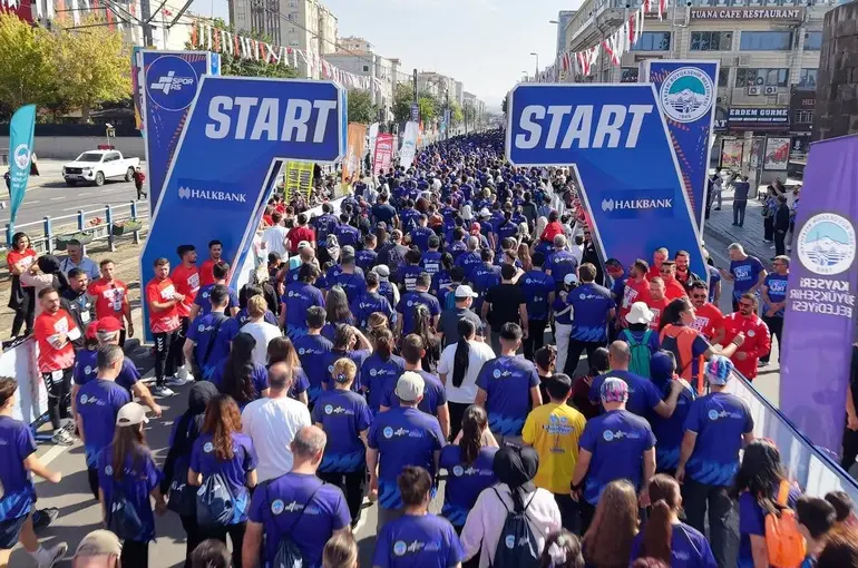6. Uluslararası Kayseri Yarı Maratonu coşkuyla koşuldu
