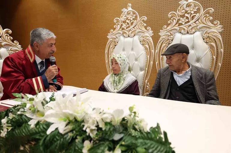 86’sında damat, 72’sinde gelin oldu
