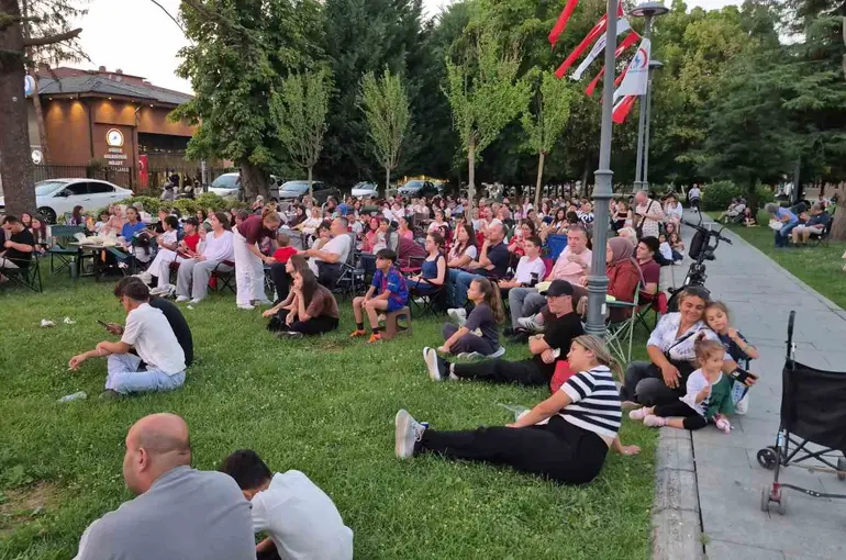 A Milli Kadın Voleybol Takımı’nın, Avrupa şampiyonluğu Düzce’de meydanda izlendi
