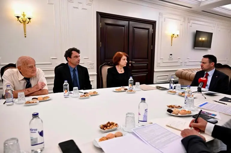 Adalet Bakanı Gürlek, Uğur Mumcu’nun ailesiyle görüştü
