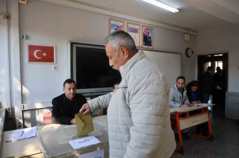 Adana’da bir mahallede seçim heyecanı
