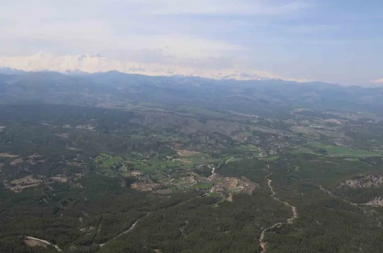 Adana’da bir yanda kar, bir yanda bahar
