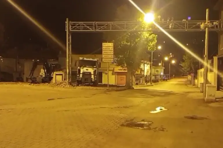 Adana’da deprem "Uyuyorduk, beşik gibi sallandık"
