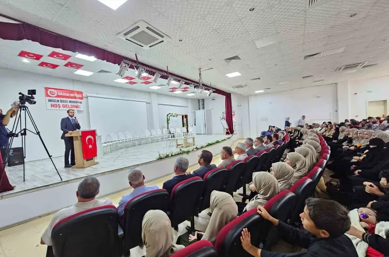 Adilcevaz’da ‘Hafızlık İcazet Merasimi’ yapıldı
