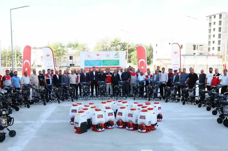 Adıyaman’da çiftçilere tarım alet ve ekipmanı desteği
