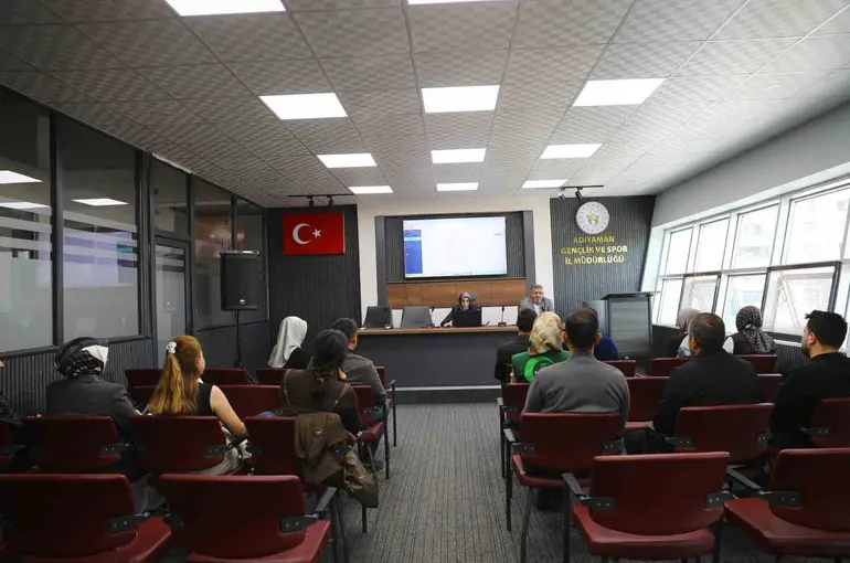 Adıyaman’da gençlere yönelik faaliyetler için değerlendirme toplantısı düzenlendi
