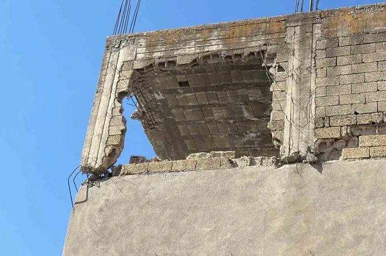 Adıyaman’da hasarlı binalar korkutuyor
