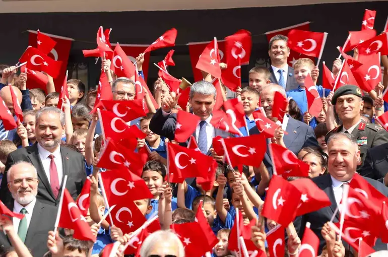 Afyonkarahisar’da 142 bin 535 öğrenci ders başı yaptı
