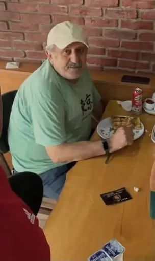 Ağaçtan düştü, merdiveni tutan kişi hayatını kaybetti
