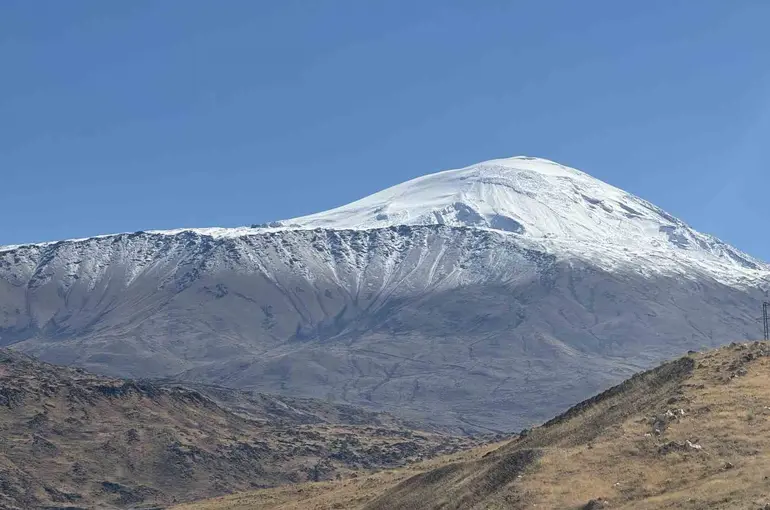 Ağrı Dağı beyaza büründü
