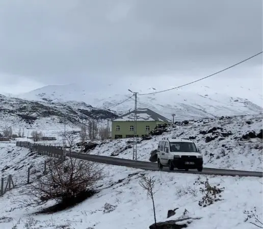 Ağrı’da Nisan ayında kar sürprizi
