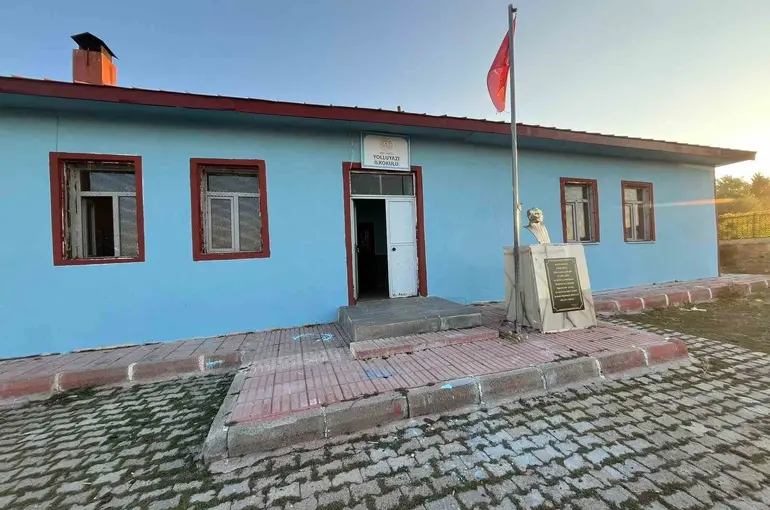 Ağrı’da okullar yeni döneme pırıl pırıl hazırlandı
