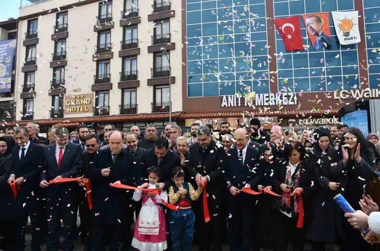 AK Parti Akşehir İlçe Başkanlığı yeni binasında

