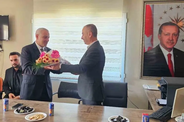 AK Parti Dikili İlçe Teşkilatında devir teslim
