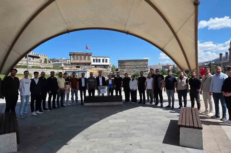 AK Parti Erzurum Gençlik Kolları’ndan 12 Eylül açıklaması: "Söz de karar da milletindir"
