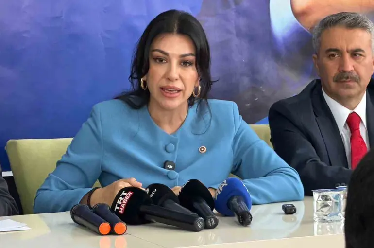 AK Parti Genel Başkan Yardımcısı Ayan: "Adıyaman bölgenin parlayan yıldızı konumunda"
