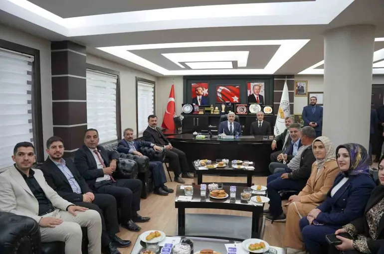 AK Parti heyeti Başkan Hallaç ile bir araya geldi
