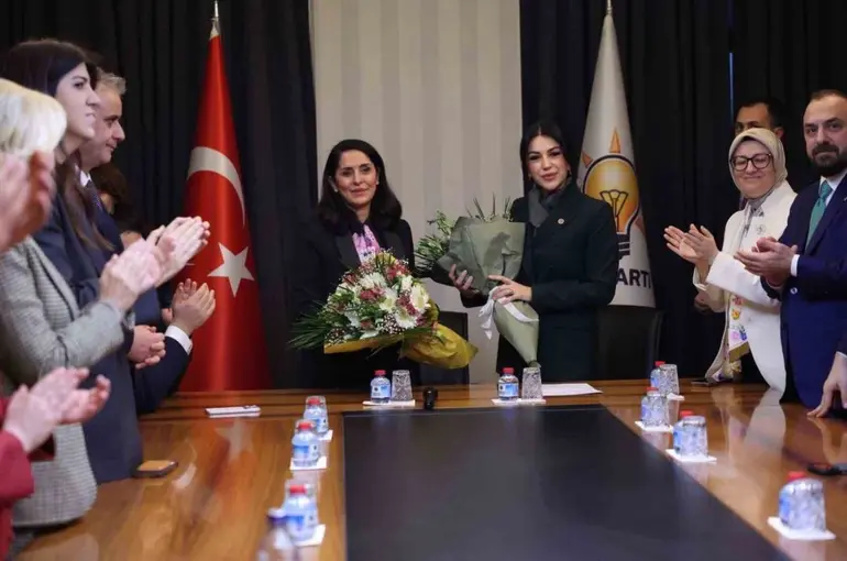 AK Parti’de devir teslim: Nilhan Ayan göreve başladı
