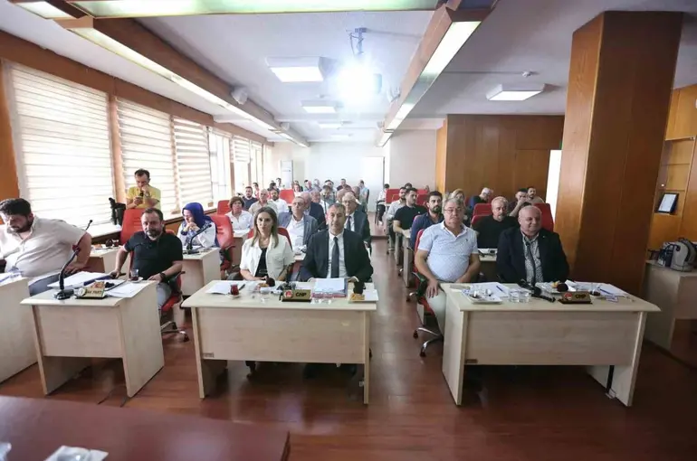 AK Parti’den açılış öncesi CHP lideri Özel’e çağrı
