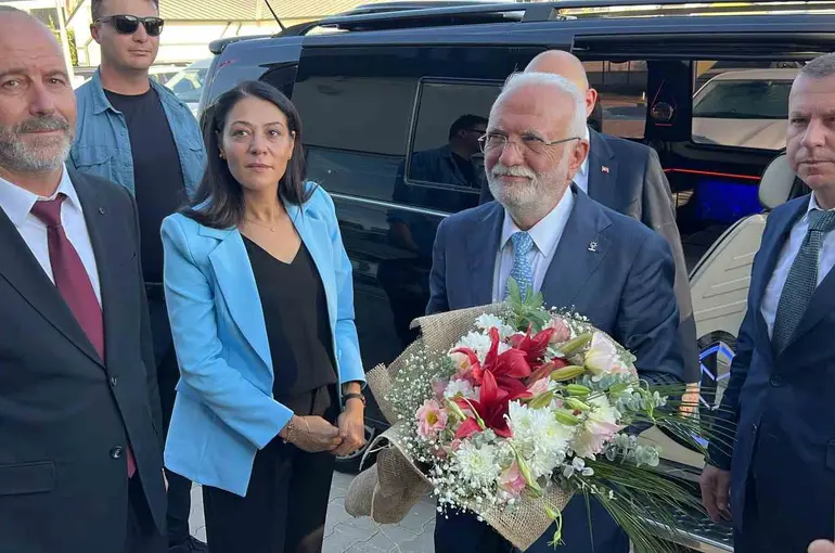 AK Partili Elitaş "Türkiye Yüzyılı Buluşmaları" için Çanakkale’de
